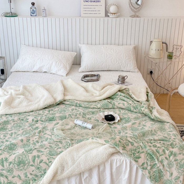 91家纺网 家纺一手货源 找家纺 昔可家纺 2021新款牛奶羊羔绒印花毯 手绘山茶绿