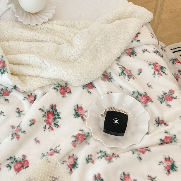 91家纺网 家纺一手货源 找家纺 昔可家纺 2021新款牛奶羊羔绒印花毯 甜美小碎花