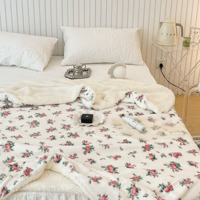 91家纺网 家纺一手货源 找家纺 昔可家纺 2021新款牛奶羊羔绒印花毯 甜美小碎花