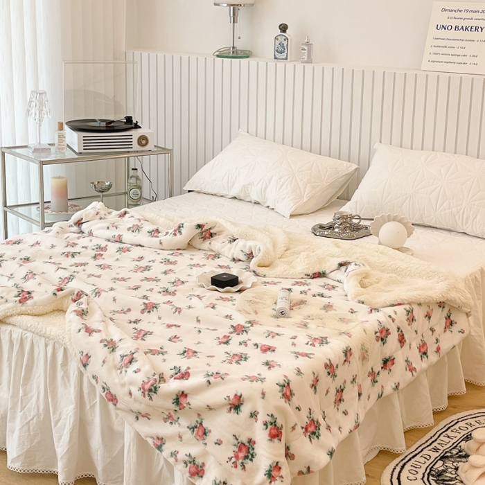 91家纺网 家纺一手货源 找家纺 昔可家纺 2021新款牛奶羊羔绒印花毯 甜美小碎花