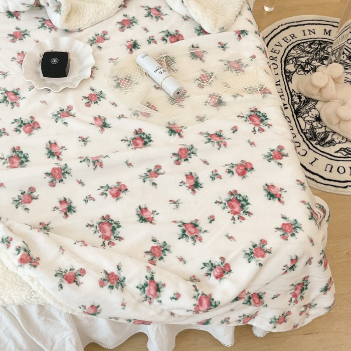 91家纺网 家纺一手货源 找家纺 昔可家纺 2021新款牛奶羊羔绒印花毯 甜美小碎花