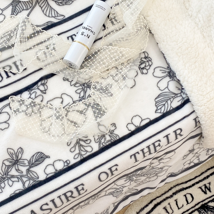 91家纺网 家纺一手货源 找家纺 昔可家纺 2021新款牛奶羊羔绒印花毯 涂鸦比心