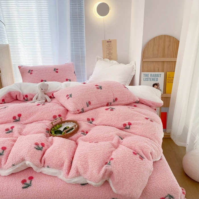 91家纺网 家纺一手货源 找家纺 昔可 2021新款泰迪羊羔绒四件套 粉粉小樱桃