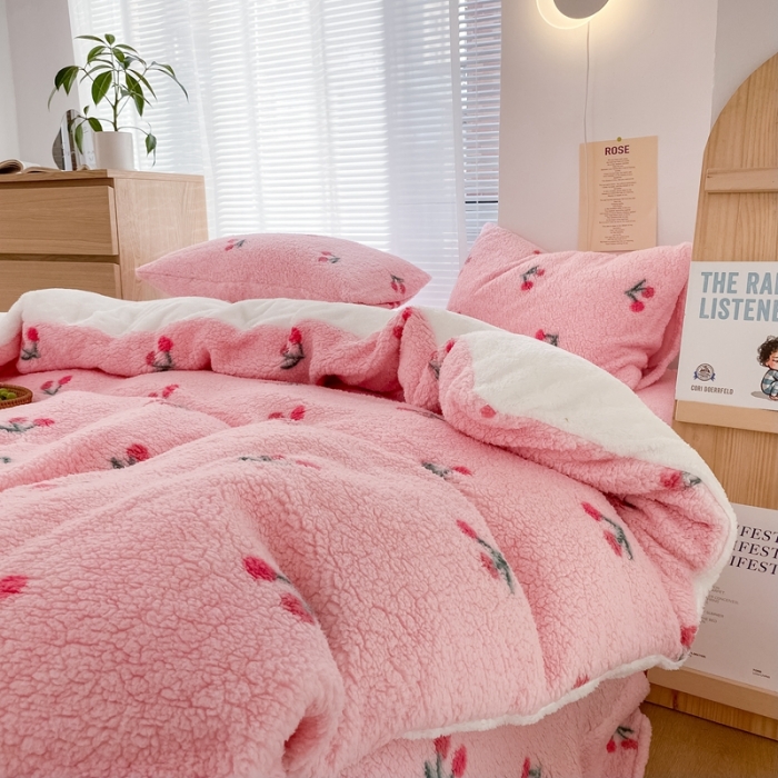 91家纺网 家纺一手货源 找家纺 昔可 2021新款泰迪羊羔绒四件套 粉粉小樱桃