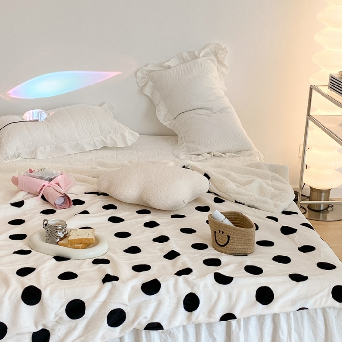 91家纺网 家纺一手货源 找家纺 昔可家纺 2021新款牛奶羊羔绒印花毯 白波点