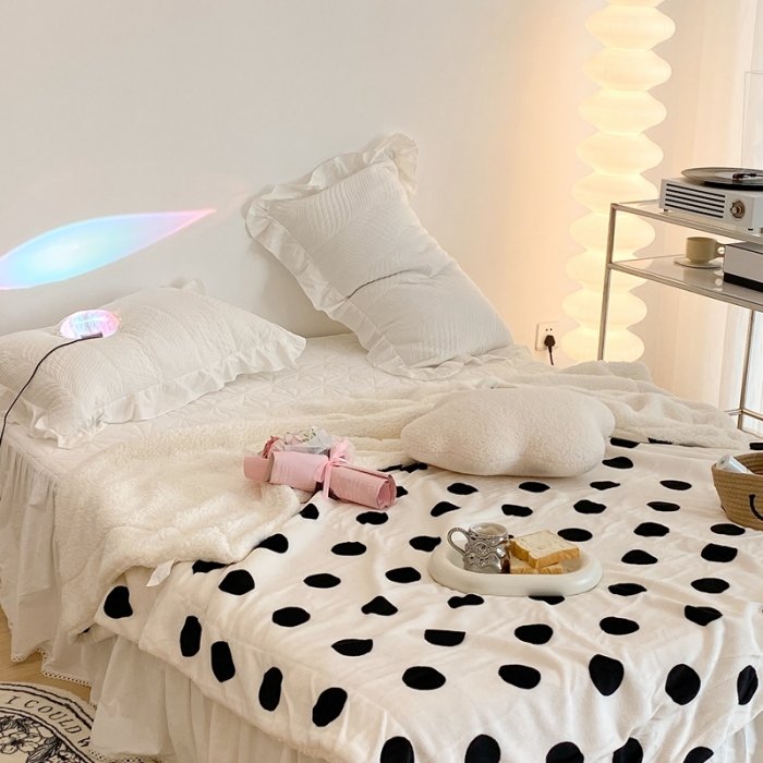 91家纺网 家纺一手货源 找家纺 昔可家纺 2021新款牛奶羊羔绒印花毯 白波点