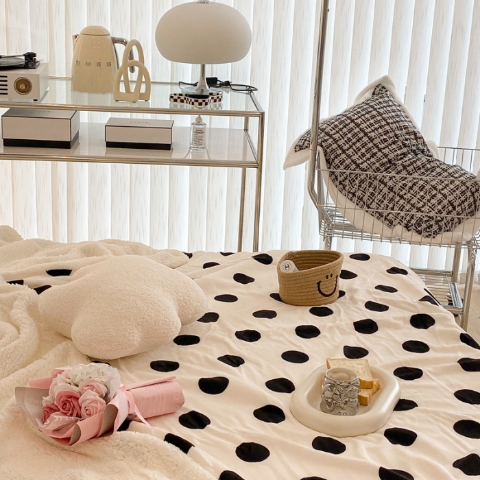 91家纺网 家纺一手货源 找家纺 昔可家纺 2021新款牛奶羊羔绒印花毯 白波点