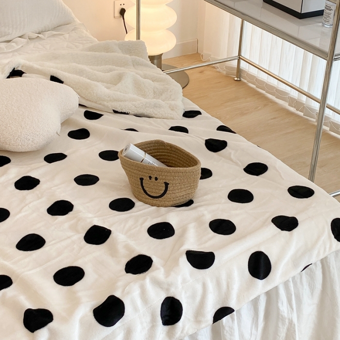 91家纺网 家纺一手货源 找家纺 昔可家纺 2021新款牛奶羊羔绒印花毯 白波点