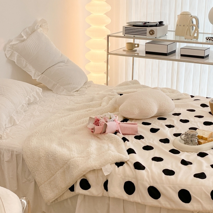 91家纺网 家纺一手货源 找家纺 昔可家纺 2021新款牛奶羊羔绒印花毯 白波点