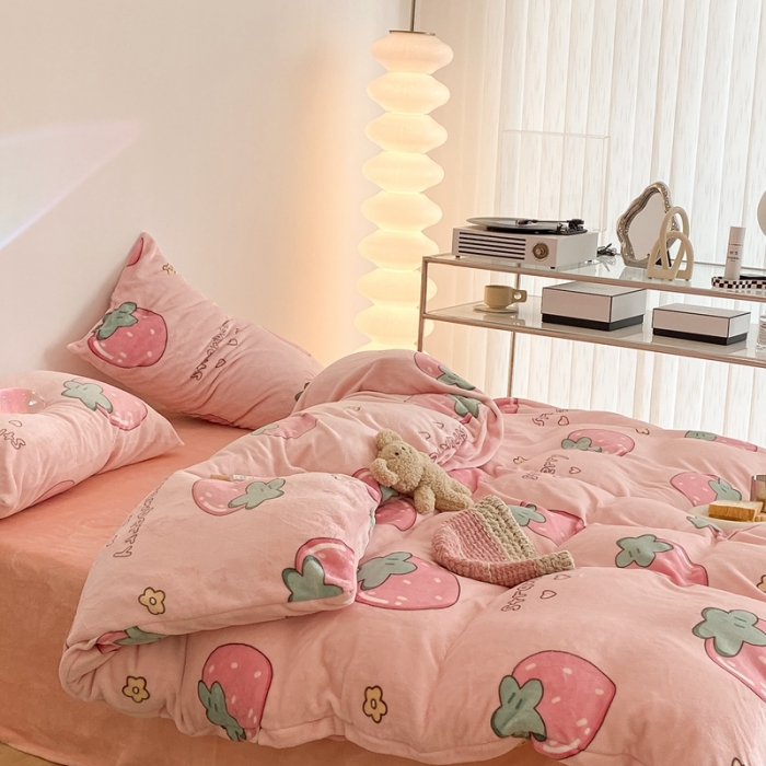 91家纺网 家纺一手货源 找家纺 昔可家纺 2021新款牛奶绒四件套-三批 花花大草莓