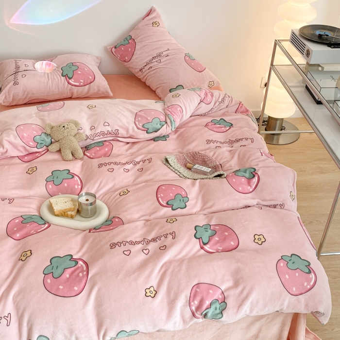 91家纺网 家纺一手货源 找家纺 昔可家纺 2021新款牛奶绒四件套-三批 花花大草莓