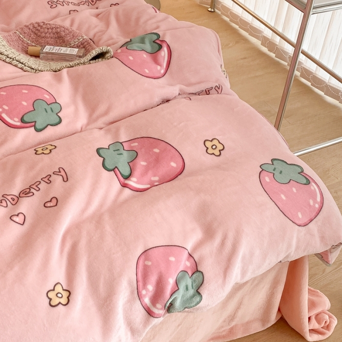 91家纺网 家纺一手货源 找家纺 昔可家纺 2021新款牛奶绒四件套-三批 花花大草莓