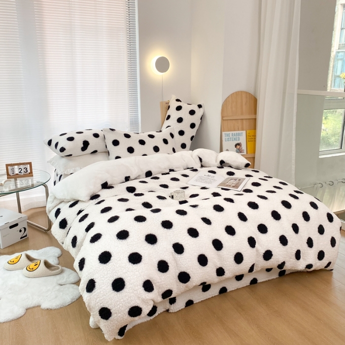 91家纺网 家纺一手货源 找家纺 昔可 2021新款泰迪羊羔绒四件套 黑白波点