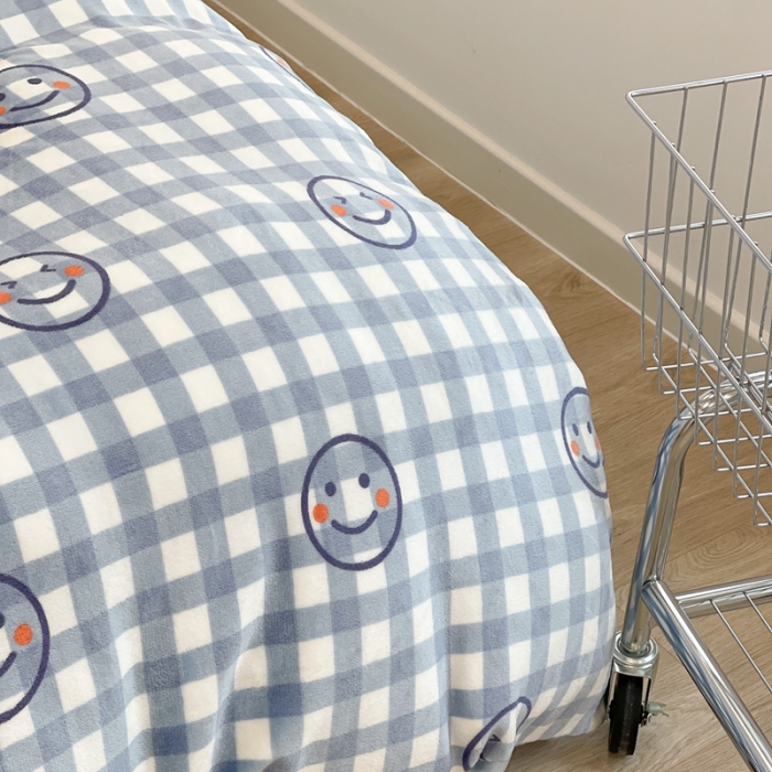 91家纺网 家纺一手货源 找家纺 昔可家纺 2021新款牛奶绒四件套-三批 蓝格笑脸