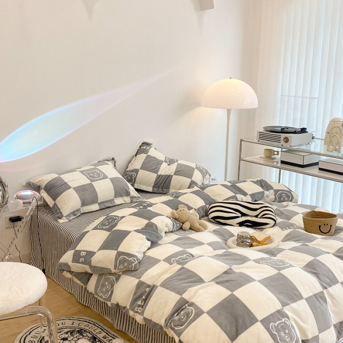 91家纺网 家纺一手货源 找家纺 昔可家纺 2021新款牛奶绒四件套-三批 灰格熊