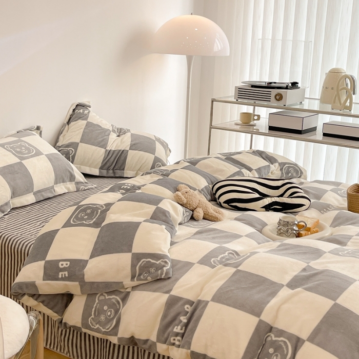 91家纺网 家纺一手货源 找家纺 昔可家纺 2021新款牛奶绒四件套-三批 灰格熊