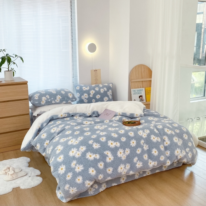 91家纺网 家纺一手货源 找家纺 昔可 2021新款泰迪羊羔绒四件套 浅蓝小雏菊