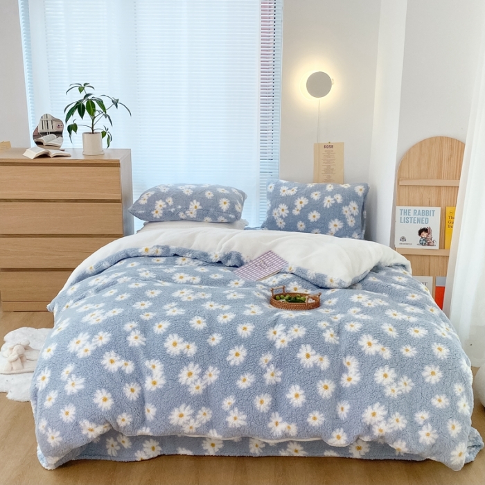 91家纺网 家纺一手货源 找家纺 昔可 2021新款泰迪羊羔绒四件套 浅蓝小雏菊