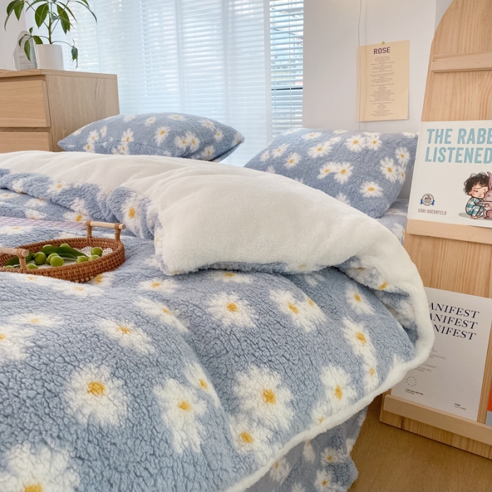 91家纺网 家纺一手货源 找家纺 昔可 2021新款泰迪羊羔绒四件套 浅蓝小雏菊