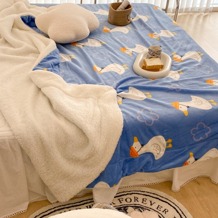 91家纺网 家纺一手货源 找家纺 昔可家纺 2021新款牛奶羊羔绒印花毯 花朵鸭