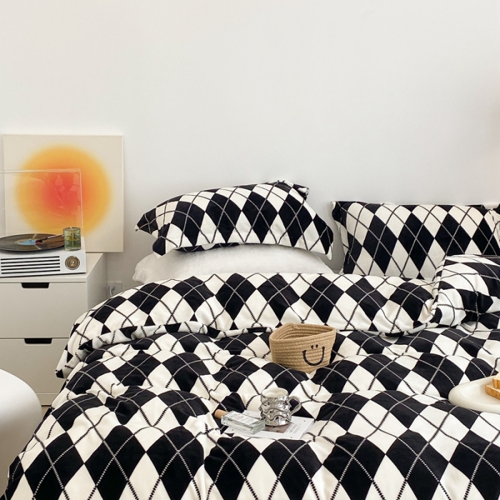 91家纺网 家纺一手货源 找家纺 昔可家纺 2021新款牛奶绒四件套-三批 菱格-黑白