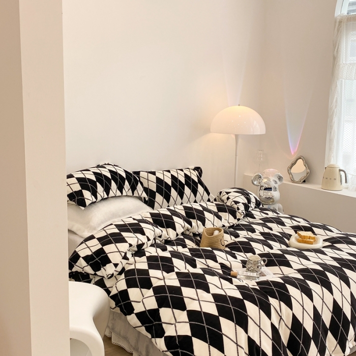 91家纺网 家纺一手货源 找家纺 昔可家纺 2021新款牛奶绒四件套-三批 菱格-黑白