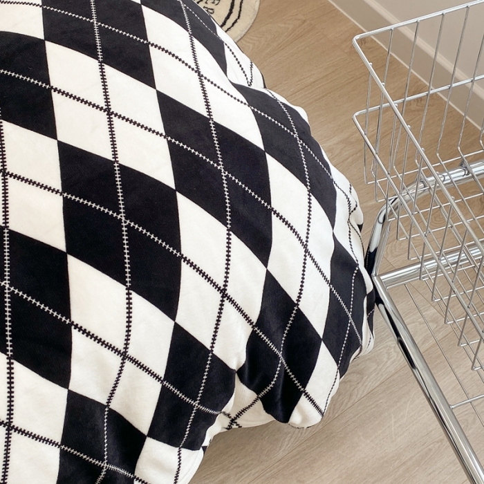 91家纺网 家纺一手货源 找家纺 昔可家纺 2021新款牛奶绒四件套-三批 菱格-黑白