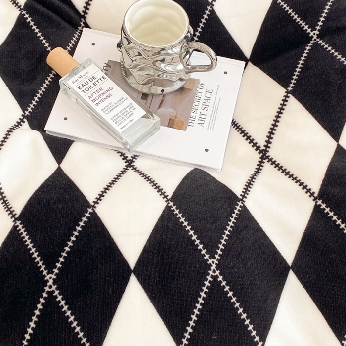 91家纺网 家纺一手货源 找家纺 昔可家纺 2021新款牛奶绒四件套-三批 菱格-黑白