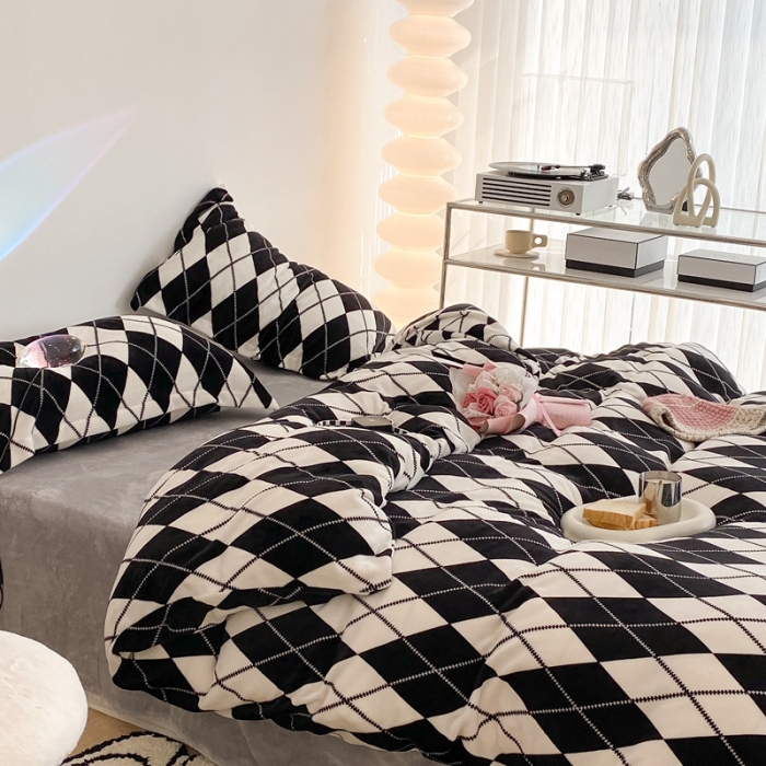 91家纺网 家纺一手货源 找家纺 昔可家纺 2021新款牛奶绒四件套-三批 菱格-黑灰