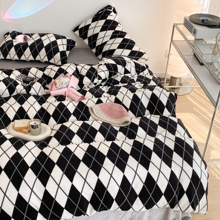 91家纺网 家纺一手货源 找家纺 昔可家纺 2021新款牛奶绒四件套-三批 菱格-黑灰