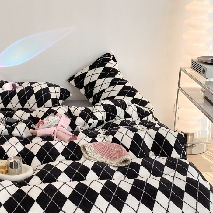 91家纺网 家纺一手货源 找家纺 昔可家纺 2021新款牛奶绒四件套-三批 菱格-黑灰