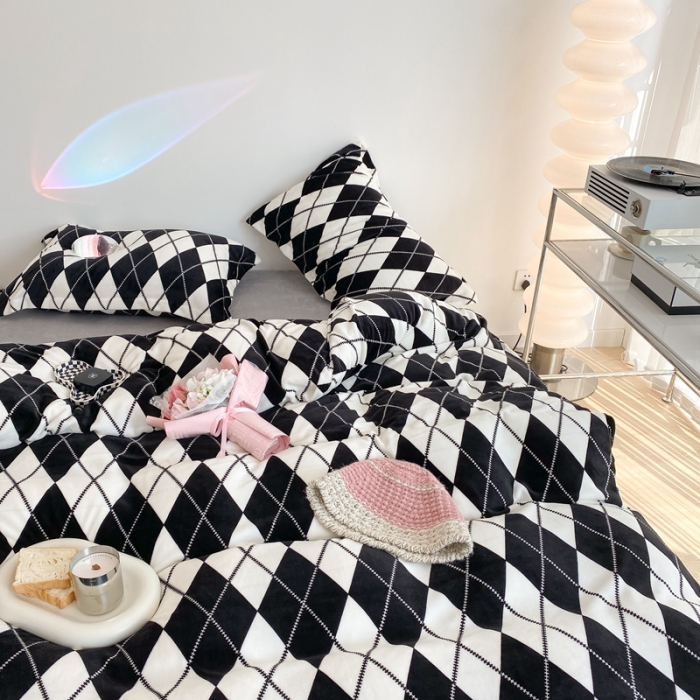 91家纺网 家纺一手货源 找家纺 昔可家纺 2021新款牛奶绒四件套-三批 菱格-黑灰