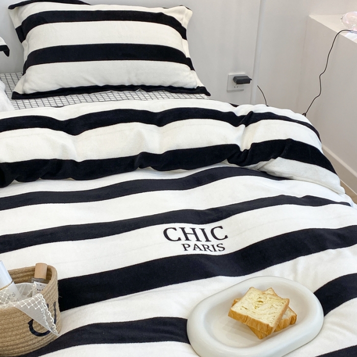 91家纺网 家纺一手货源 找家纺 昔可家纺 2021新款牛奶绒四件套-三批 条纹-黑白