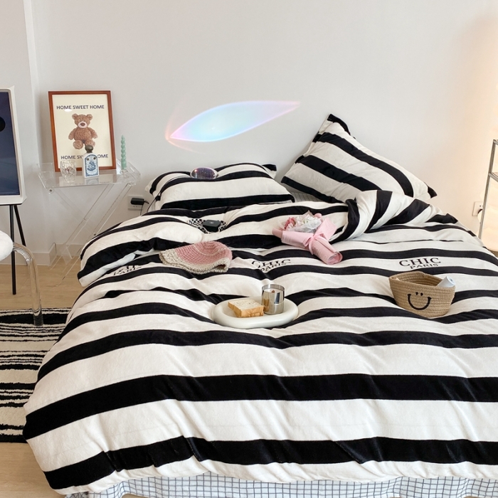 91家纺网 家纺一手货源 找家纺 昔可家纺 2021新款牛奶绒四件套-三批 条纹-黑灰