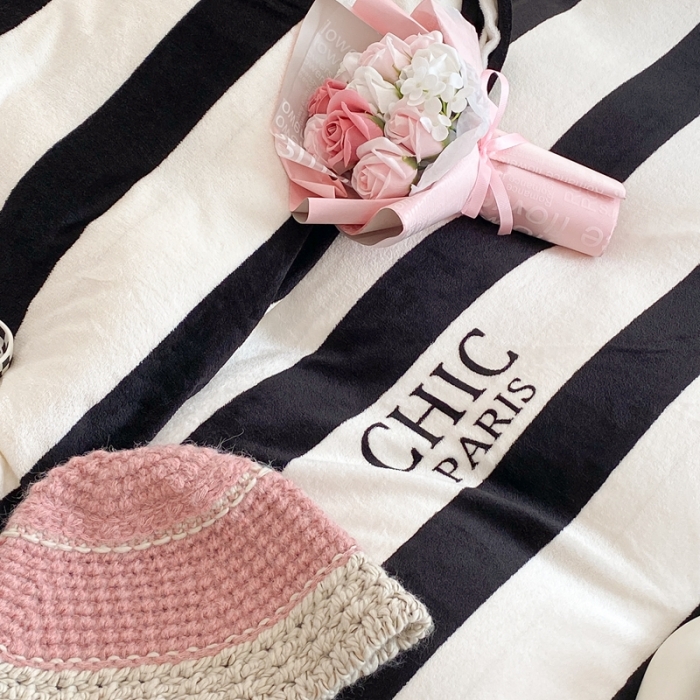 91家纺网 家纺一手货源 找家纺 昔可家纺 2021新款牛奶绒四件套-三批 条纹-黑灰