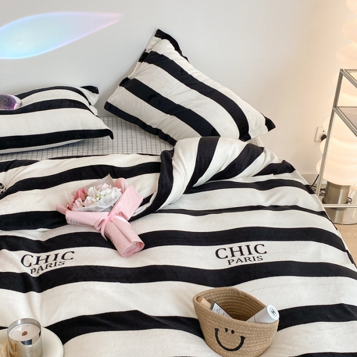 91家纺网 家纺一手货源 找家纺 昔可家纺 2021新款牛奶绒四件套-三批 条纹-黑灰