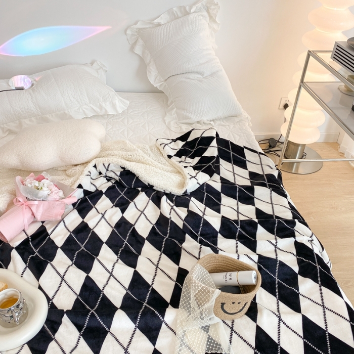 91家纺网 家纺一手货源 找家纺 昔可家纺 2021新款牛奶羊羔绒印花毯 香香菱格