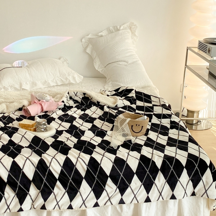 91家纺网 家纺一手货源 找家纺 昔可家纺 2021新款牛奶羊羔绒印花毯 香香菱格