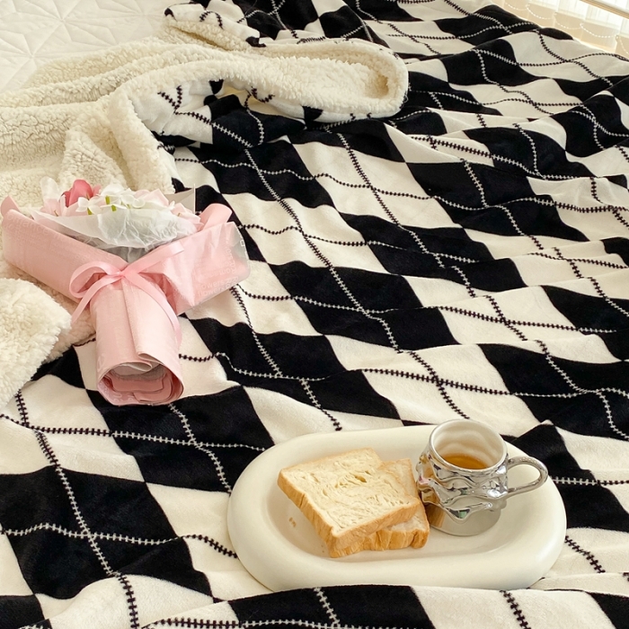 91家纺网 家纺一手货源 找家纺 昔可家纺 2021新款牛奶羊羔绒印花毯 香香菱格