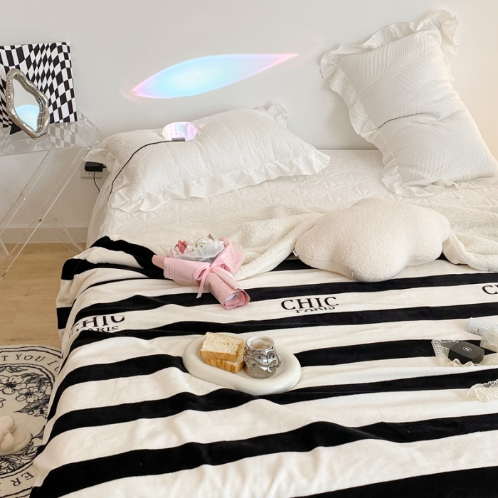 91家纺网 家纺一手货源 找家纺 昔可家纺 2021新款牛奶羊羔绒印花毯 香香条纹