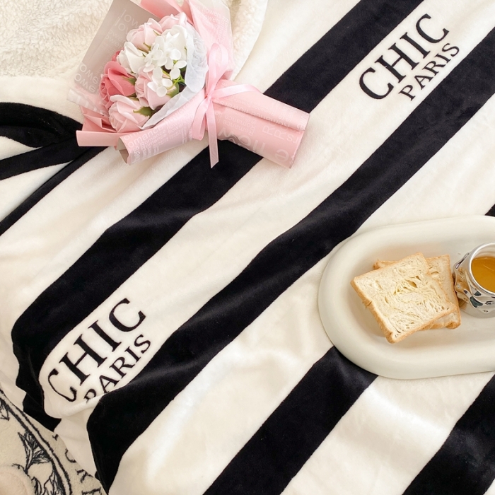 91家纺网 家纺一手货源 找家纺 昔可家纺 2021新款牛奶羊羔绒印花毯 香香条纹