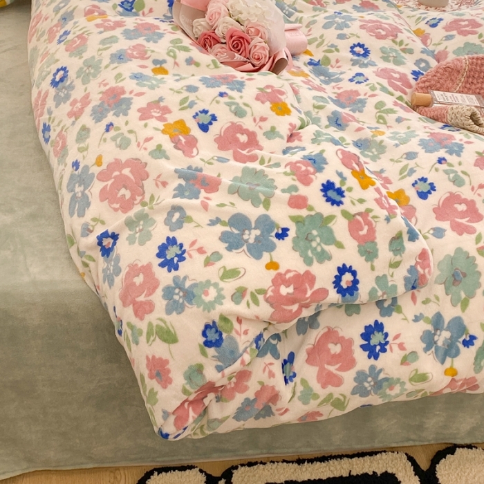 91家纺网 家纺一手货源 找家纺 昔可家纺 2021新款牛奶绒四件套-老花色 粉粉小兰花