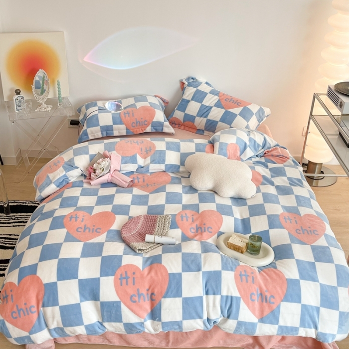 91家纺网 家纺一手货源 找家纺 昔可家纺 2021新款牛奶绒四件套-老花色 蓝棋盘爱心