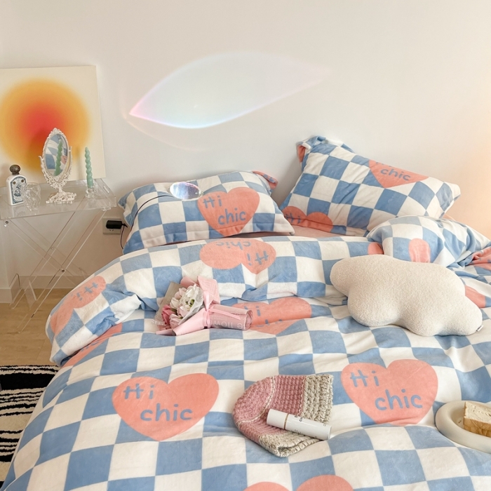 91家纺网 家纺一手货源 找家纺 昔可家纺 2021新款牛奶绒四件套-老花色 蓝棋盘爱心