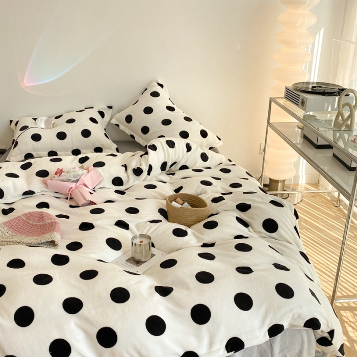 91家纺网 家纺一手货源 找家纺 昔可家纺 2021新款牛奶绒四件套-老花色 新款白波点