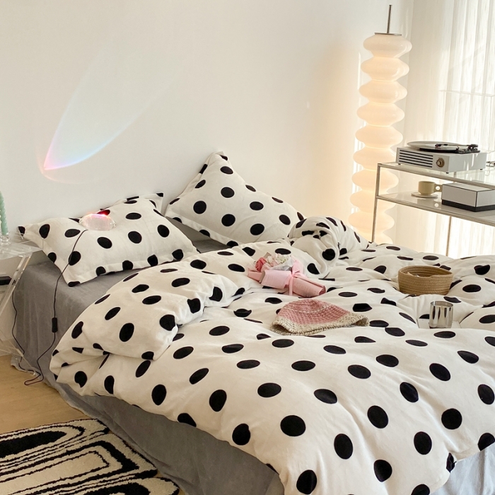 91家纺网 家纺一手货源 找家纺 昔可家纺 2021新款牛奶绒四件套-老花色 新款白波点