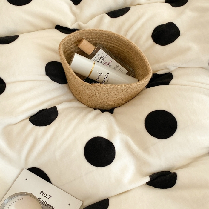 91家纺网 家纺一手货源 找家纺 昔可家纺 2021新款牛奶绒四件套-老花色 新款白波点