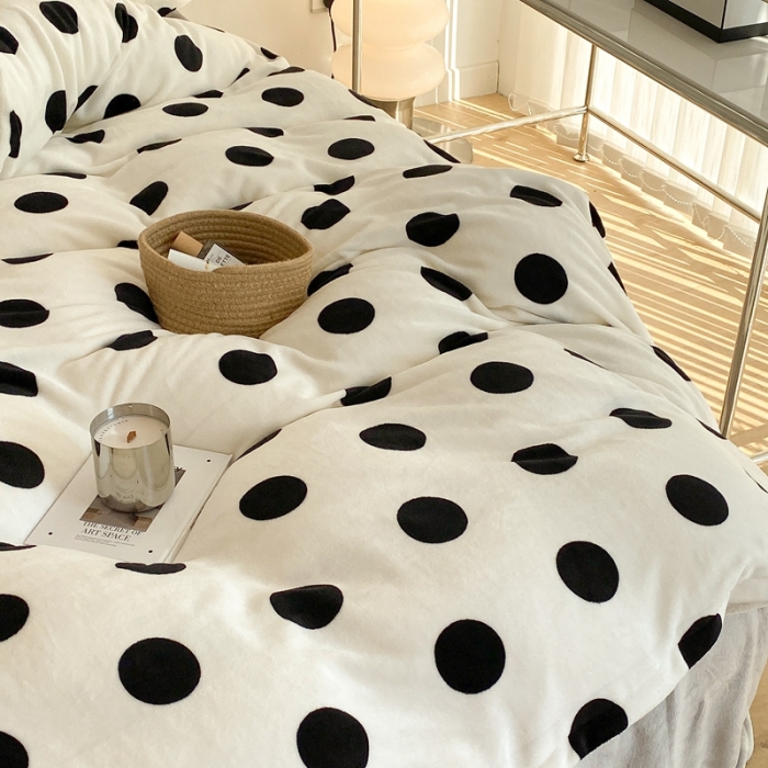 91家纺网 家纺一手货源 找家纺 昔可家纺 2021新款牛奶绒四件套-老花色 新款白波点