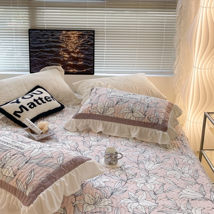 91家纺网 家纺一手货源 找家纺 昔可家纺 2021新款秋冬超仙牛奶宝宝绒床裙 粉色栀子花