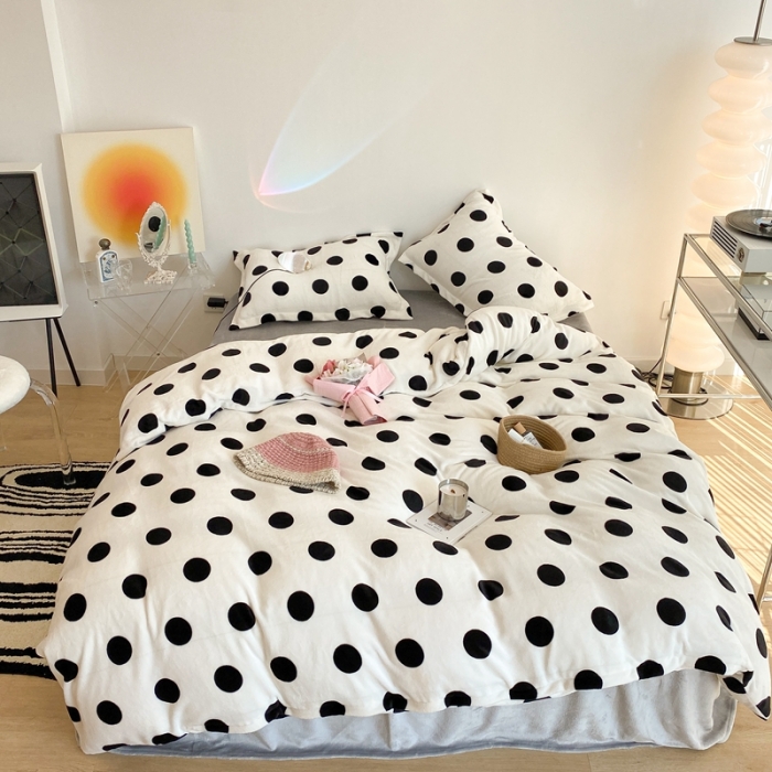 91家纺网 家纺一手货源 找家纺 昔可家纺 2021新款牛奶绒四件套-老花色 新款白波点